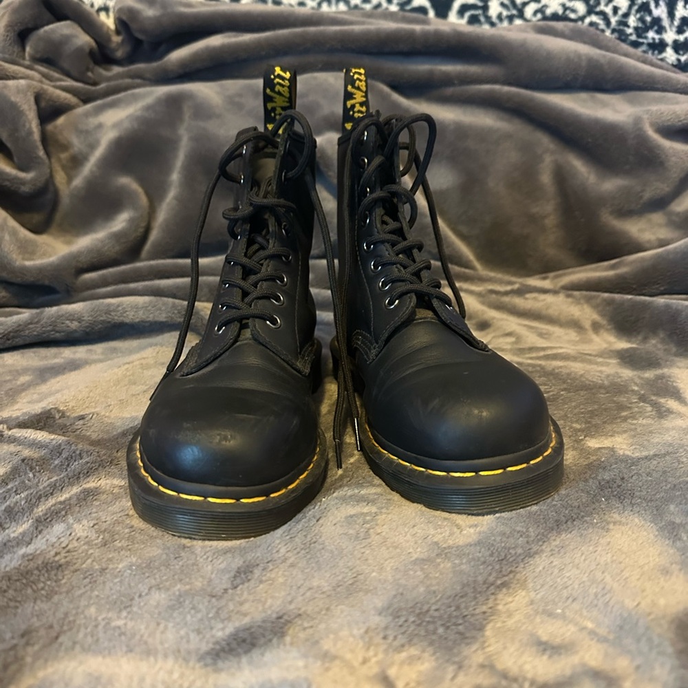1460 SMOOTH LEATHER LACE UP BOOTS